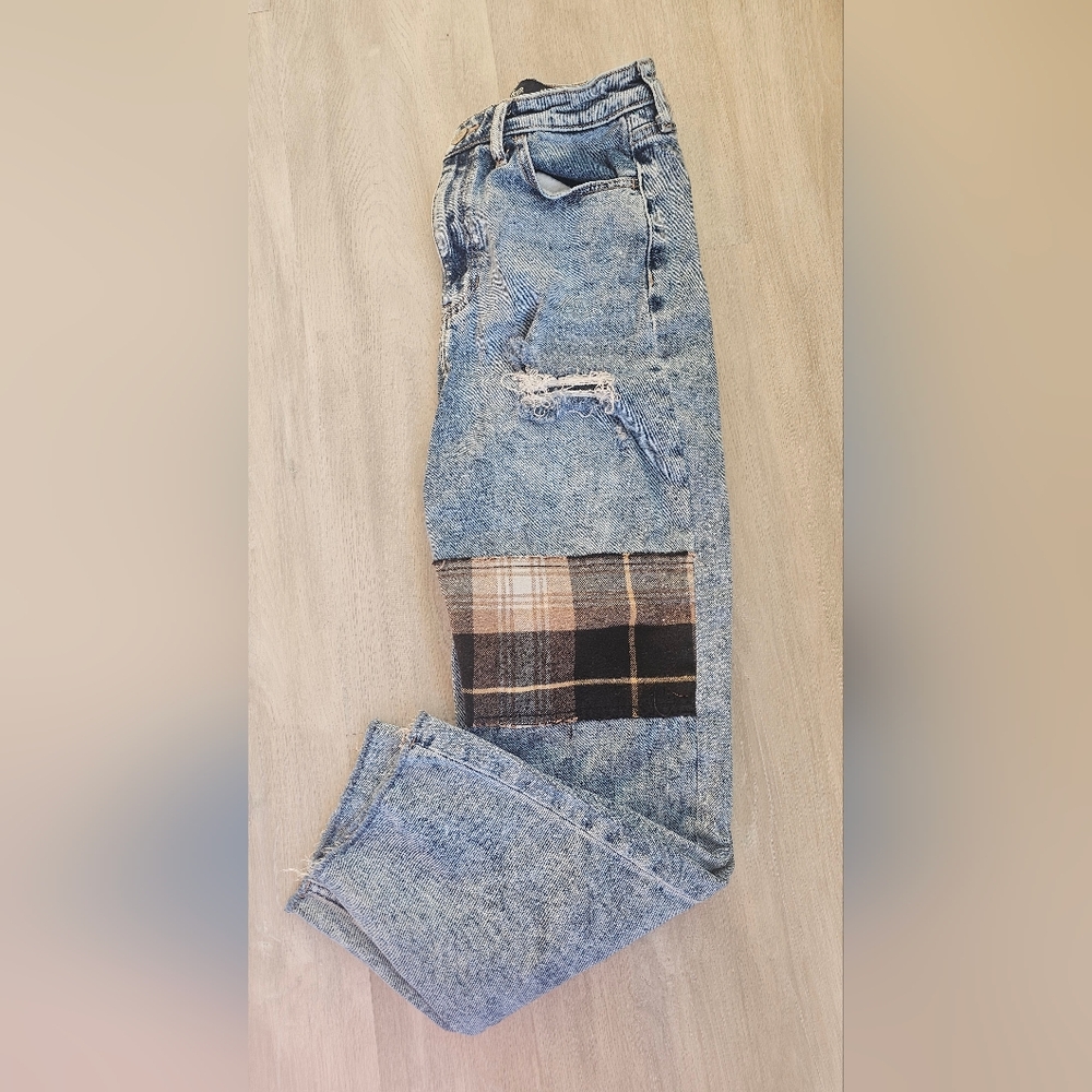 Hollister Distressed Blue Jeans with Plaid Patch 25x25